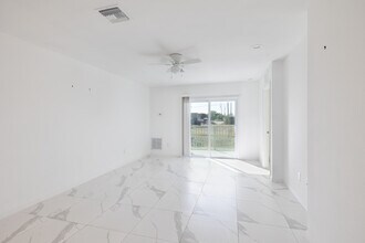 746 SW 8th Ter in Cape Coral, FL - Building Photo - Interior Photo