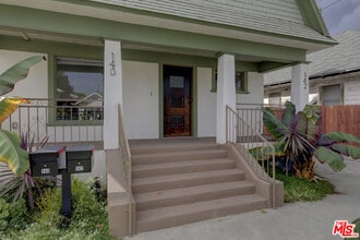 140 Roselawn Pl in Los Angeles, CA - Building Photo - Building Photo