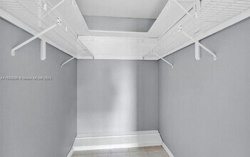 8100 Sunrise Lakes Blvd in Sunrise, FL - Building Photo - Building Photo