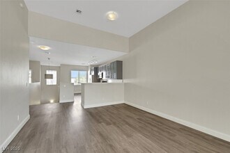 721 Peachy Canyon Cir in Las Vegas, NV - Building Photo - Building Photo