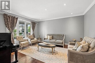 2209 Sunset Cove Cir in Ottawa, ON - Building Photo - Building Photo