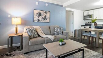 2851 Maingate Village Cir, Unit 2-213 in Kissimmee, FL - Building Photo