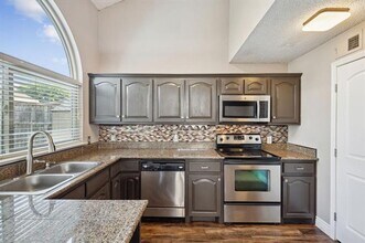 2068 Sienna Trail in Lewisville, TX - Foto de edificio - Building Photo