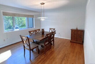 48 E Starrs Plain Rd in Danbury, CT - Building Photo - Building Photo