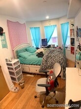 64 Louis Prang St, Unit 3 in Boston, MA - Foto de edificio - Building Photo