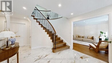 18 Cheval Dr in Toronto, ON - Building Photo - Building Photo