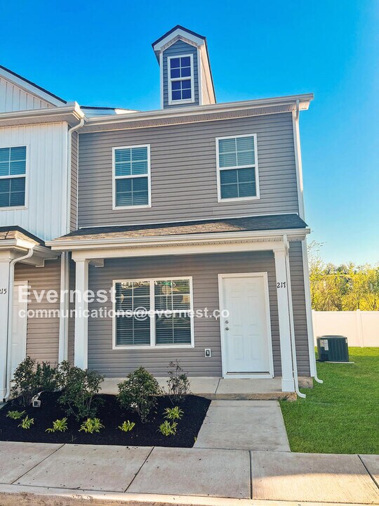 217 Tara Ct in Columbia, TN - Building Photo