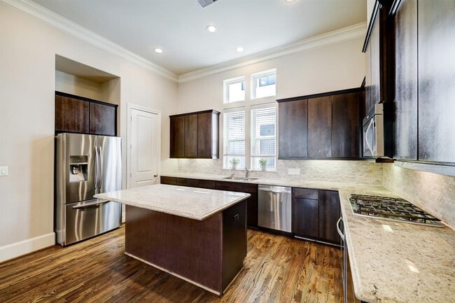 9609 Fannin St in Houston, TX - Building Photo - Building Photo