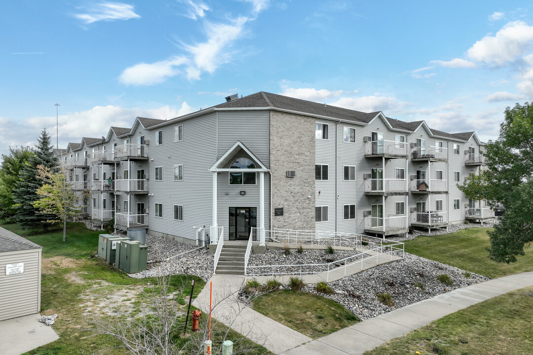 Woodhaven Place II in Fargo, ND - Building Photo