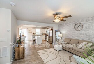 225 Coldwater Creek Ct in Simpsonville, SC - Building Photo - Building Photo