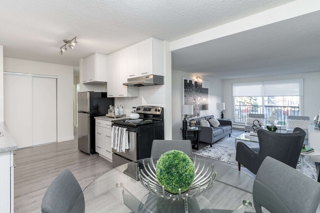 Westbrook Estates in Edmonton, AB - Building Photo