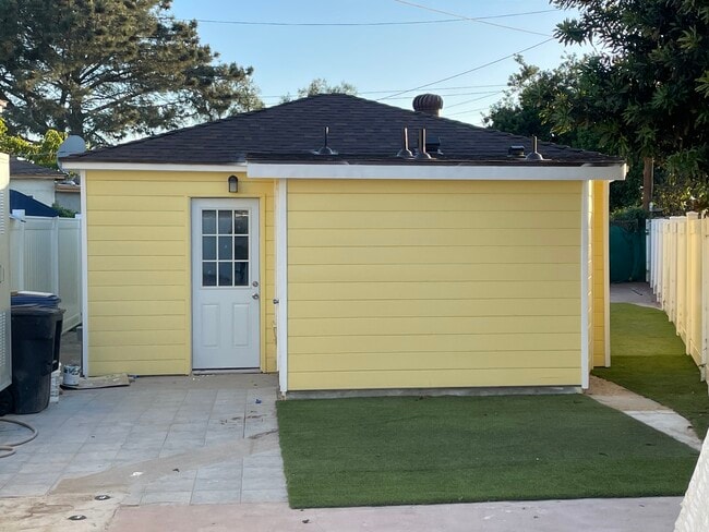 property at 610 W Manor Dr