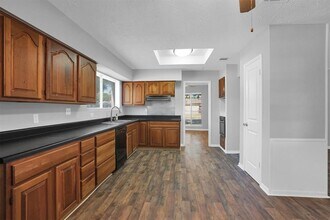 9611 Huntington Hill Dr in Houston, TX - Building Photo - Building Photo