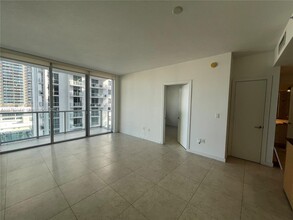 1050 Brickell Ave, Unit 2008 in Miami, FL - Building Photo - Building Photo