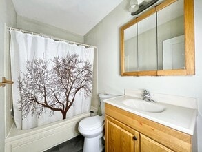 19 Perth St in St Catharines, ON - Building Photo - Building Photo