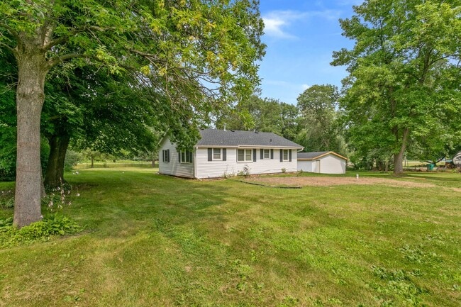 14353 81st St NE in Elk River, MN - Building Photo - Building Photo