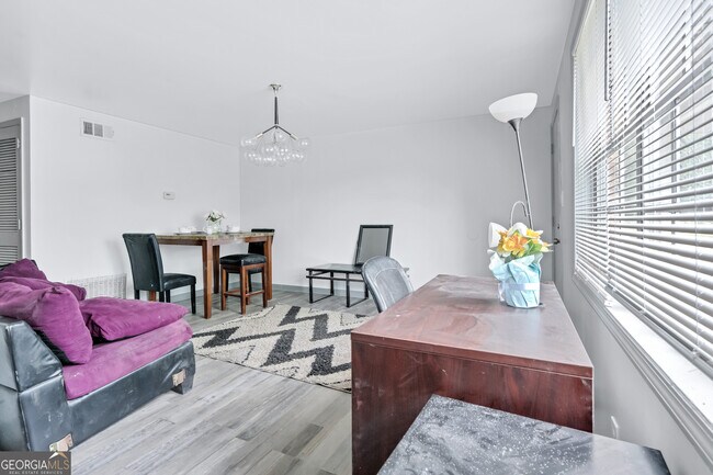 968 Sexton Dr in Stone Mountain, GA - Foto de edificio - Building Photo