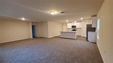 44 Barrington Dr in Palm Coast, FL - Building Photo - Building Photo