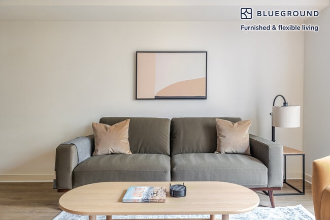 362 Bellevue Way NE in Bellevue, WA - Building Photo - Building Photo