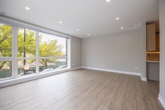 2354 W Polk St, Unit 302 in Chicago, IL - Building Photo - Building Photo