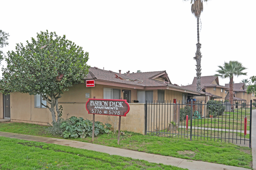 Fashion Park Apartments in Fresno, CA - Building Photo