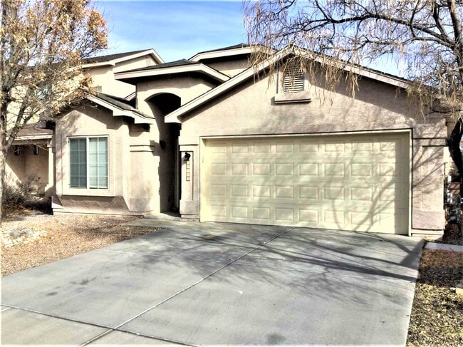 property at 10400 Calle Chulita NW