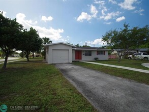 6000 NW 24th Ct in Sunrise, FL - Building Photo - Building Photo