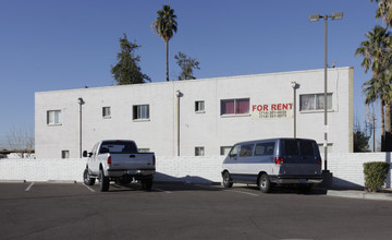 Innsbruck Apartments in Phoenix, AZ - Building Photo - Building Photo