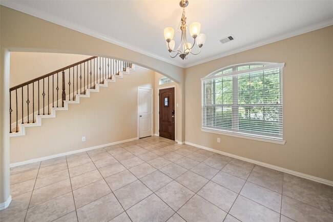 property at 667 Oak Cir Dr E