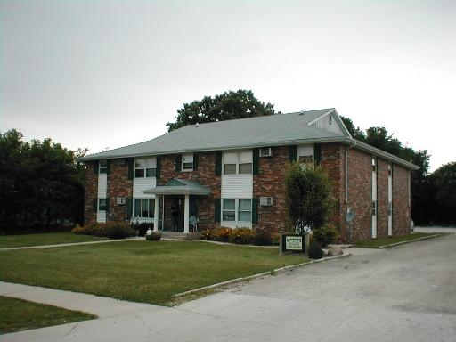 1060 Orange Ave in Marseilles, IL - Foto de edificio