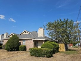 11802 Garden Terrace Dr in Dallas, TX - Building Photo