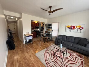 5300 S Shore Dr, Unit 38 in Chicago, IL - Foto de edificio - Building Photo