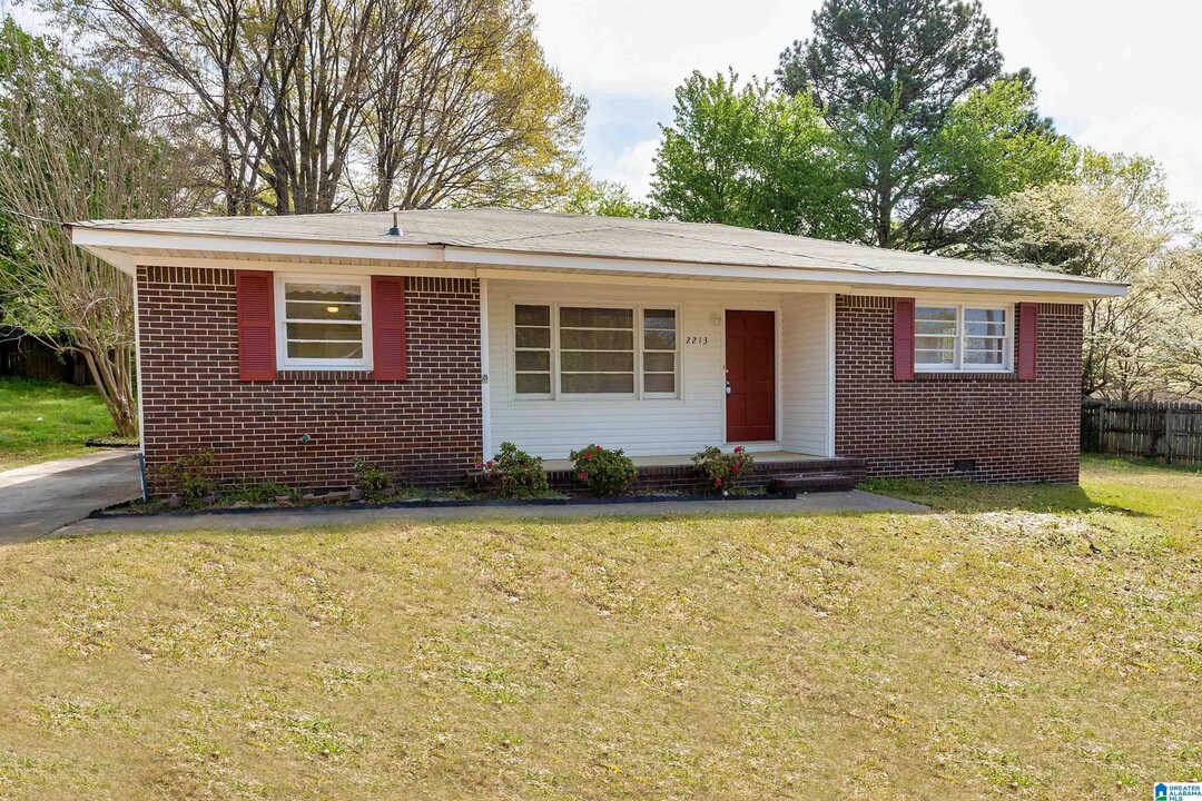 2213 2nd Pl NE in Center Point, AL - Building Photo