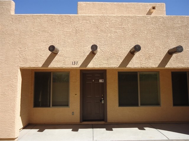 8940 W Olive Ave in Peoria, AZ - Building Photo