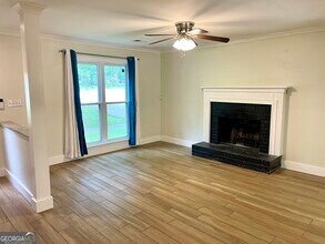 696 Redland Dr in Jonesboro, GA - Building Photo - Building Photo