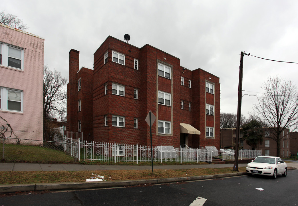 3335 C St SE in Washington, DC - Building Photo