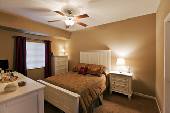 Thomas Place Fox Lake in Fox Lake, IL - Foto de edificio - Building Photo