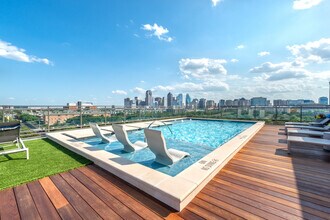 Howell Uptown in Dallas, TX - Building Photo - Building Photo