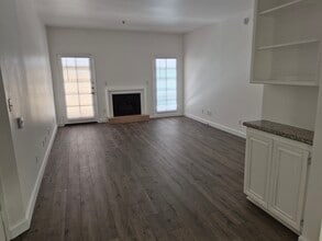 Dicken's Court Apartments in Sherman Oaks, CA - Building Photo - Building Photo