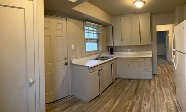 302 Dearborn St in Caldwell, ID - Building Photo - Building Photo