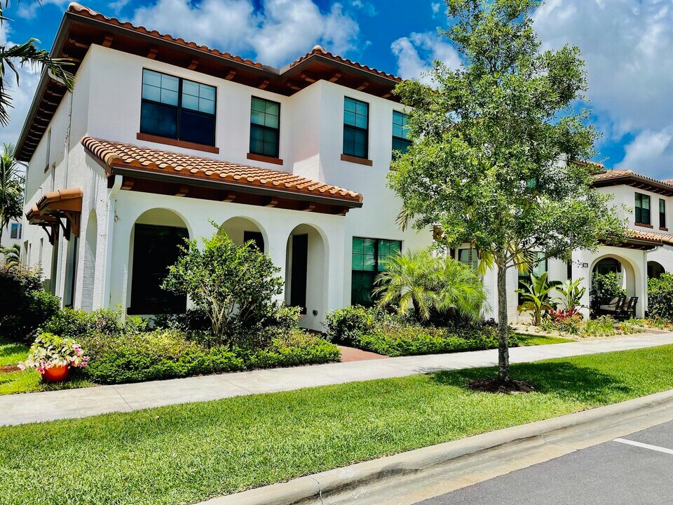 1079 Faulkner Ter in Palm Beach Gardens, FL - Building Photo
