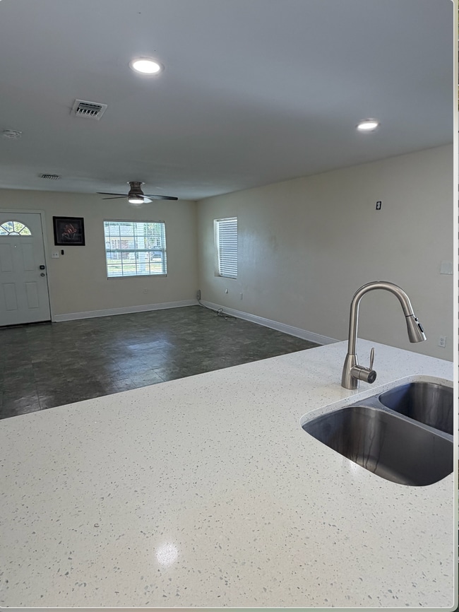 2703 W Spruce St in Tampa, FL - Building Photo - Building Photo