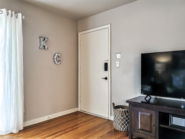 1207 W 45th St in Kansas City, MO - Building Photo - Building Photo