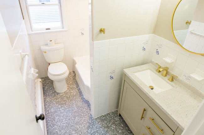 315 Chase Ave, Unit 1 First Floor in Lyndhurst, NJ - Building Photo - Building Photo