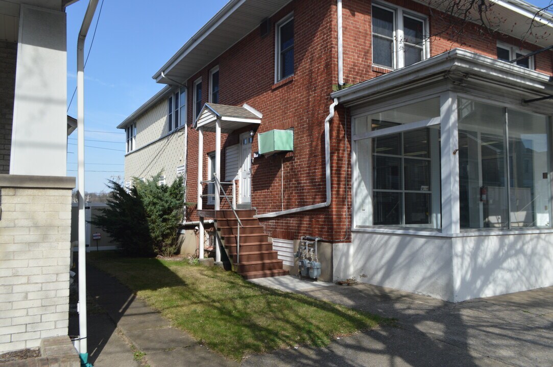 107 W Lancaster Ave, Unit 2nd floor in Shillington, PA - Building Photo