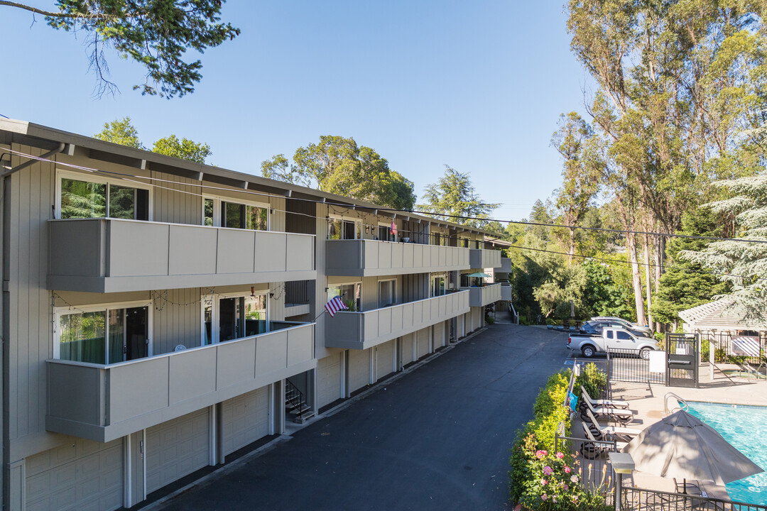 73 Brookwood in Orinda, CA - Foto de edificio