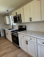 1803 S Park St in Brenham, TX - Foto de edificio - Building Photo