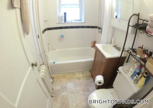 1615 Commonwealth Ave in Boston, MA - Building Photo - Building Photo