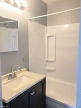 201 Dixie Ave, Unit B in Portsmouth, VA - Foto de edificio - Building Photo