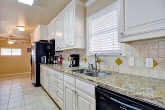 3355 Bilglade Rd in Fort Worth, TX - Foto de edificio - Building Photo